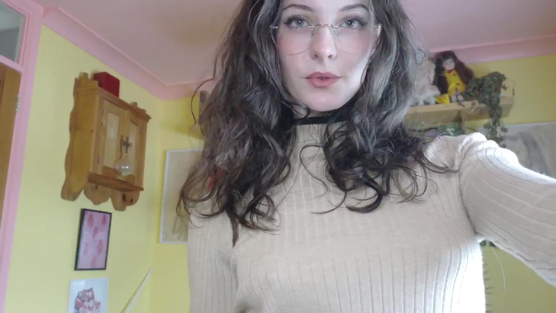 Gallery image thumbnail from porcelaincity's myfreecams stream on, 08/07/2025, 10:04 image 6 of 20