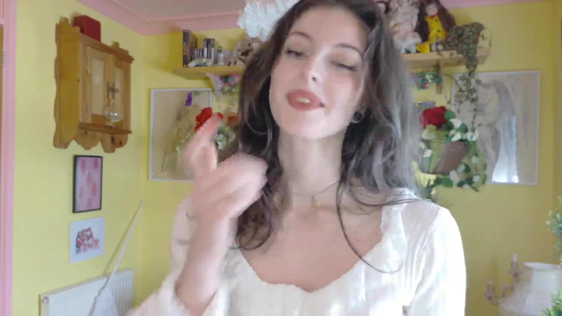 Gallery image thumbnail from porcelaincity's myfreecams stream on, 08/15/2025, 08:54 image 18 of 20