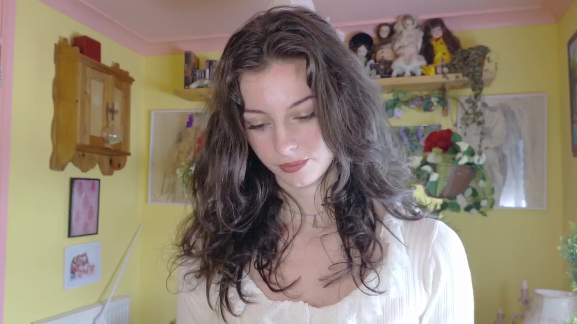 Gallery image thumbnail from porcelaincity's myfreecams stream on, 08/15/2025, 08:54 image 6 of 20