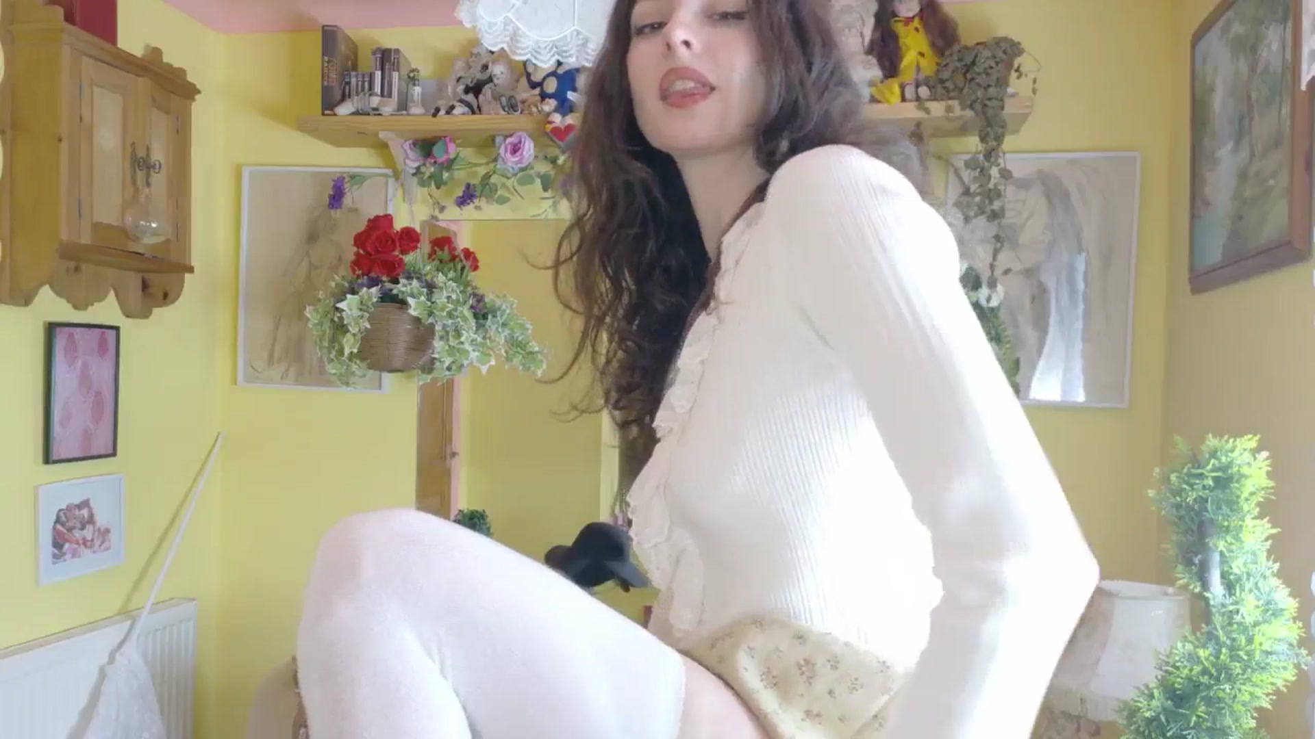 Gallery image thumbnail from porcelaincity's myfreecams stream on, 08/15/2025, 11:40 image 6 of 20