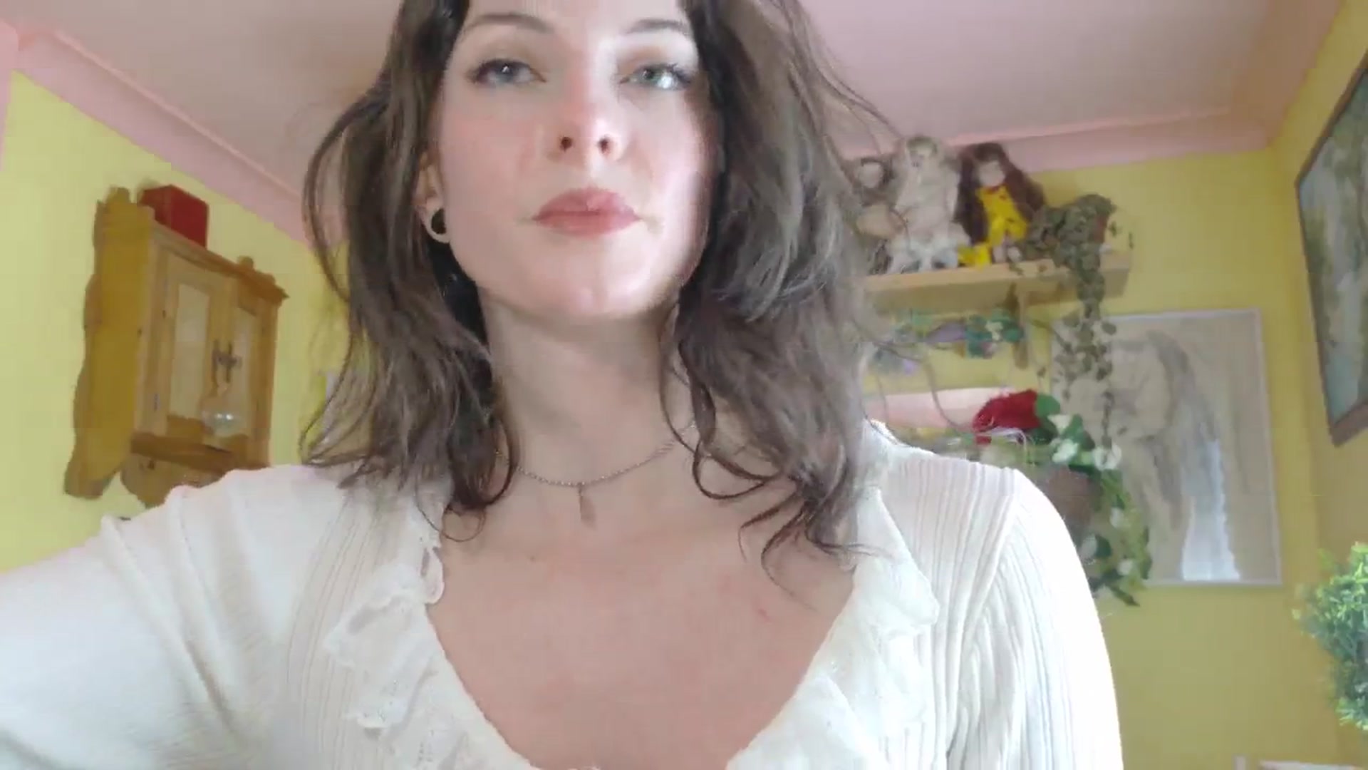 Gallery image thumbnail from porcelaincity's myfreecams stream on, 08/15/2025, 11:40 image 18 of 20