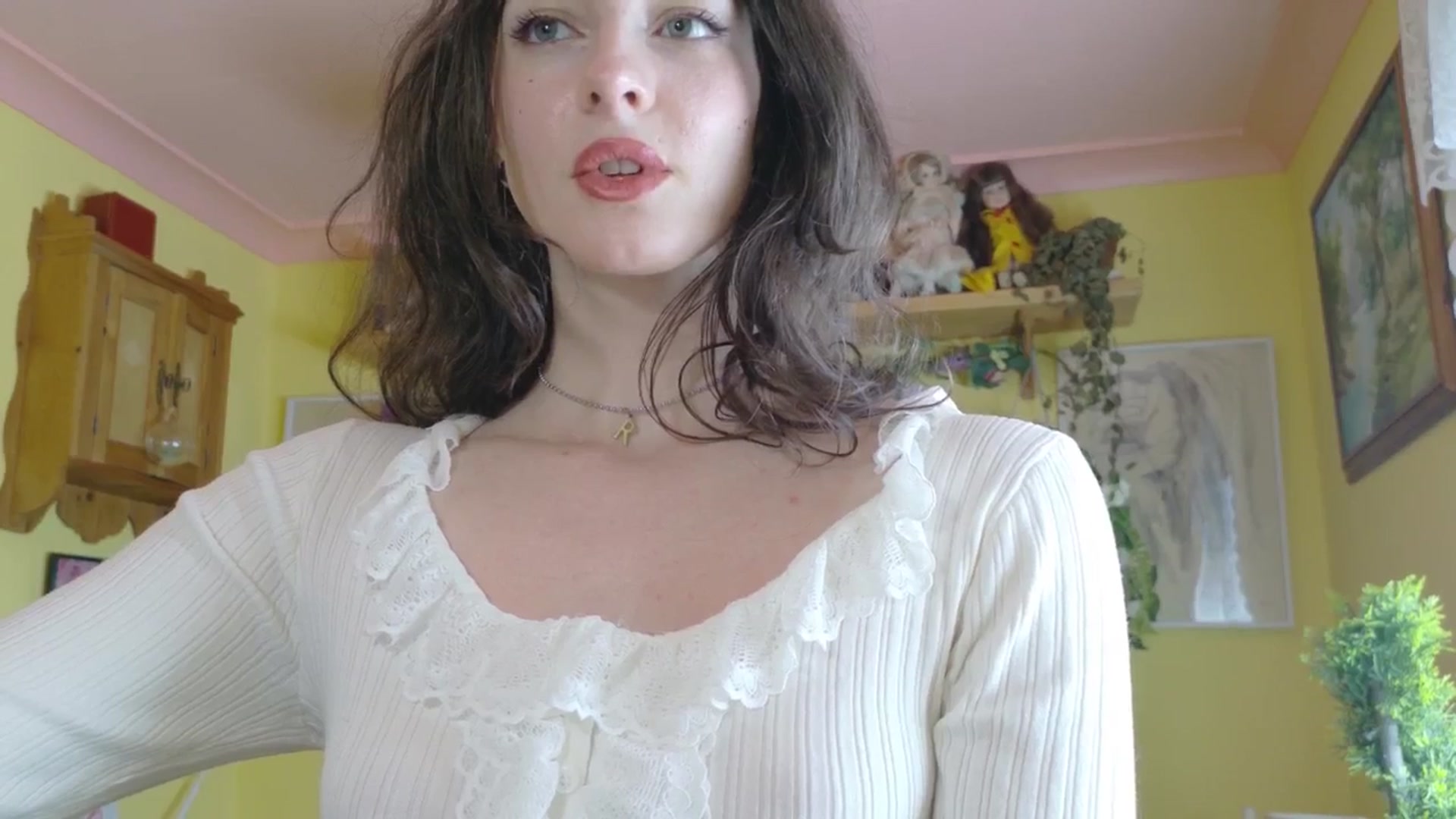 Gallery image thumbnail from porcelaincity's myfreecams stream on, 08/15/2025, 11:40 image 14 of 20