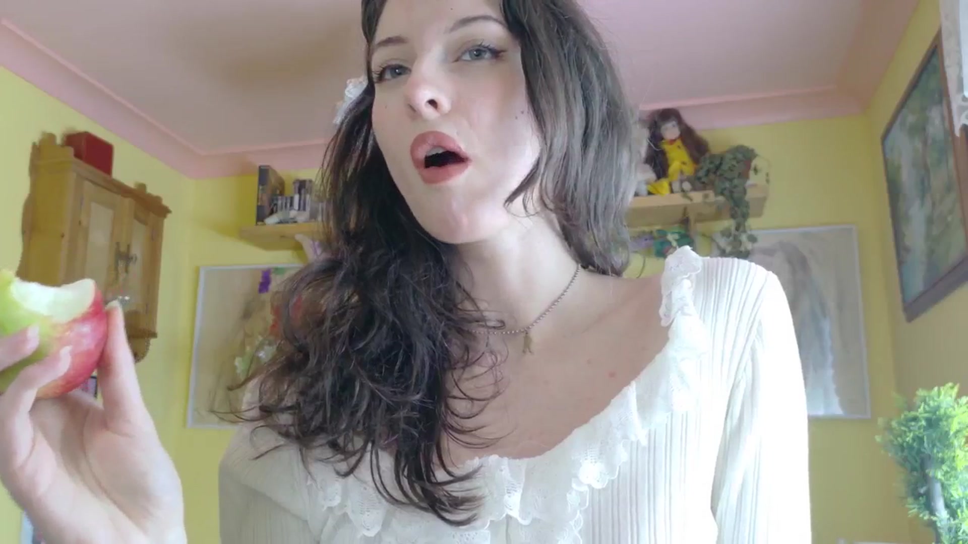 Gallery image thumbnail from porcelaincity's myfreecams stream on, 08/15/2025, 11:40 image 9 of 20