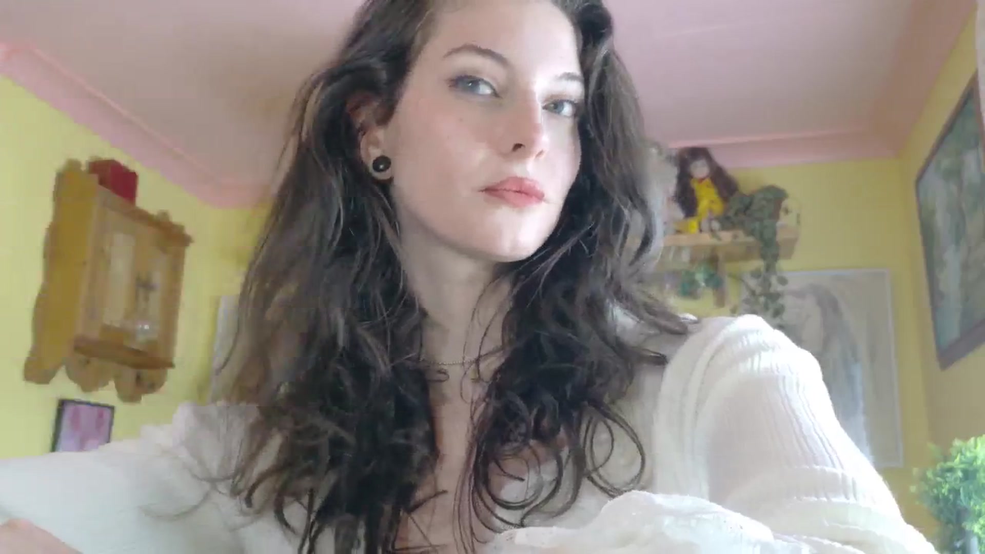 Gallery image thumbnail from porcelaincity's myfreecams stream on, 08/15/2025, 11:40 image 2 of 20