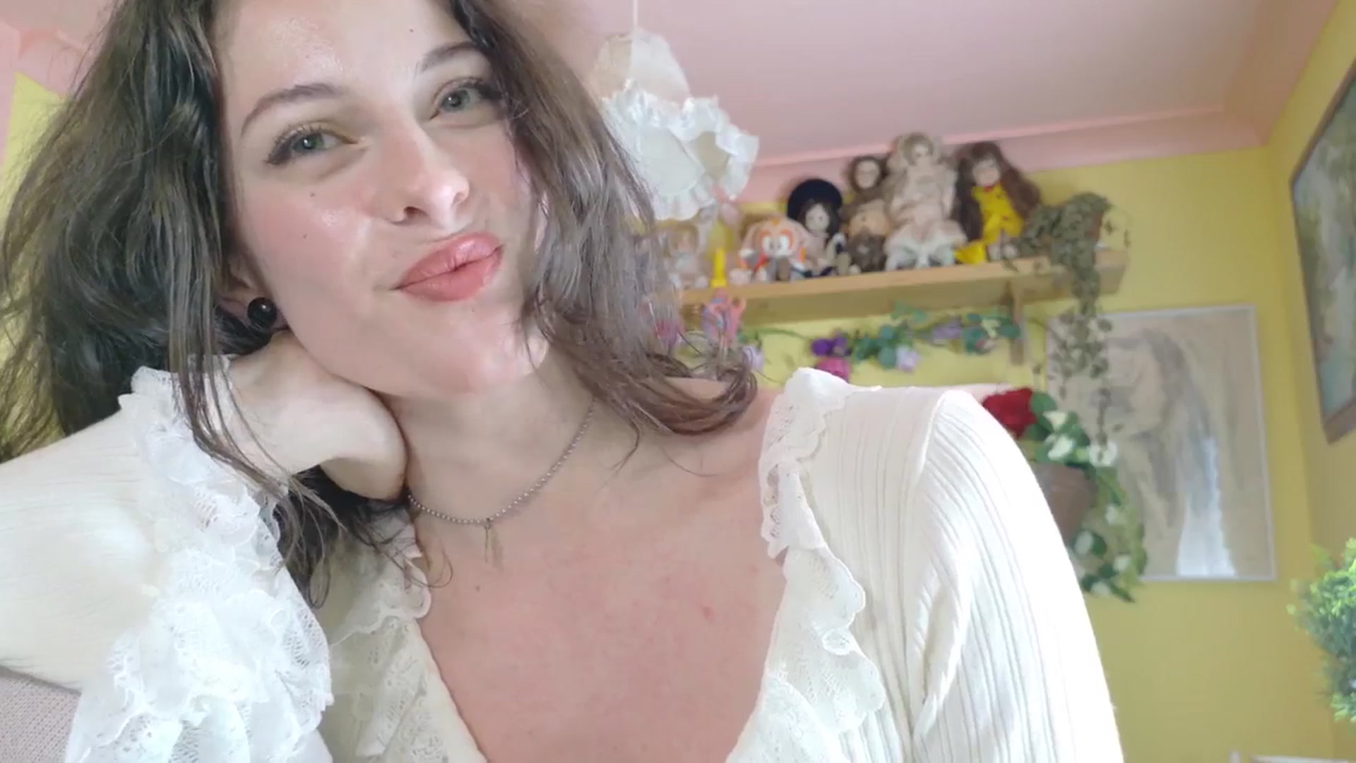 Gallery image thumbnail from porcelaincity's myfreecams stream on, 08/15/2025, 11:40 image 19 of 20