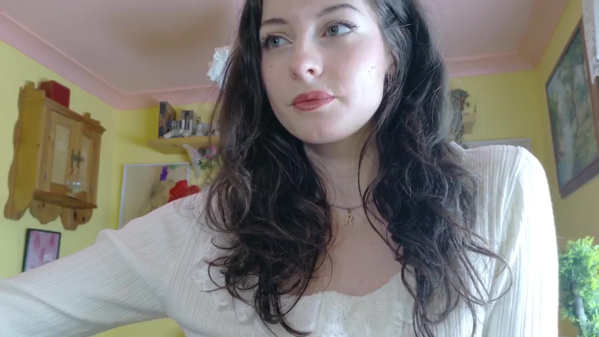 Gallery image thumbnail from porcelaincity's myfreecams stream on, 08/15/2025, 11:40 image 11 of 20