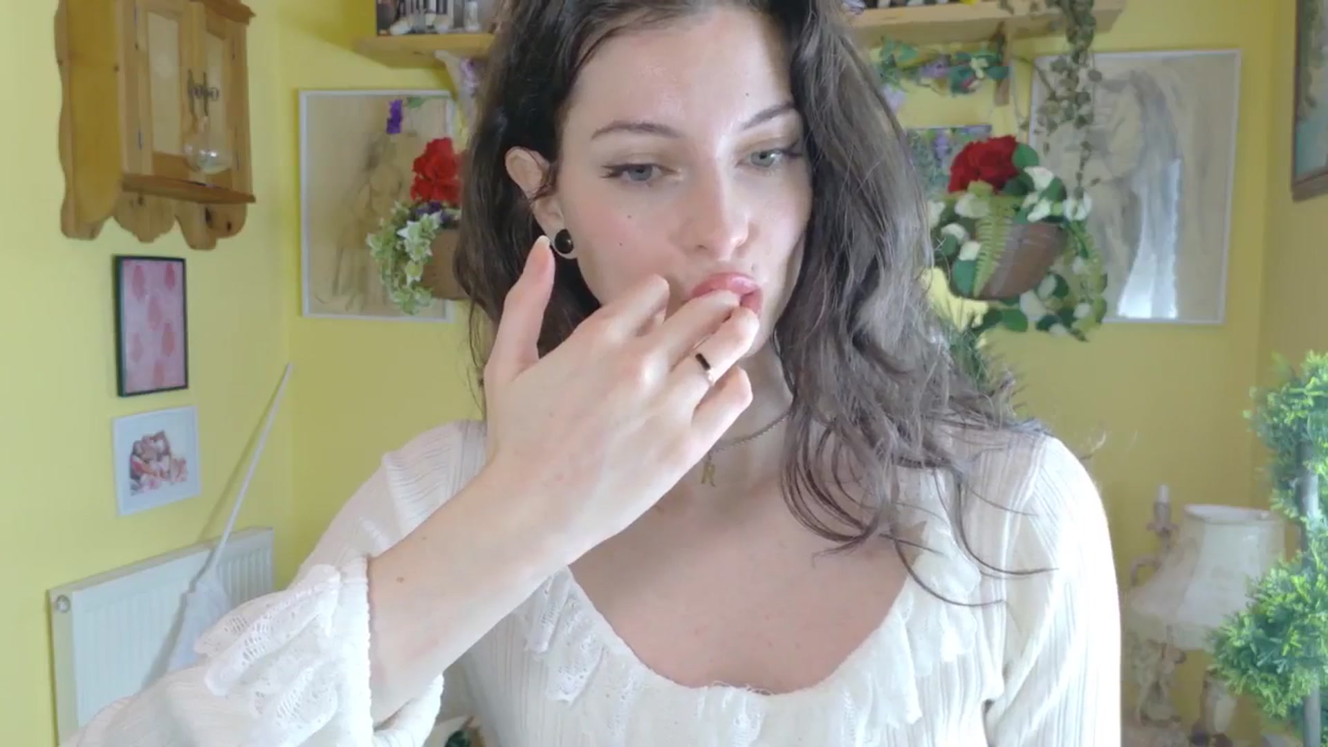 Gallery image thumbnail from porcelaincity's myfreecams stream on, 08/15/2025, 11:40 image 16 of 20