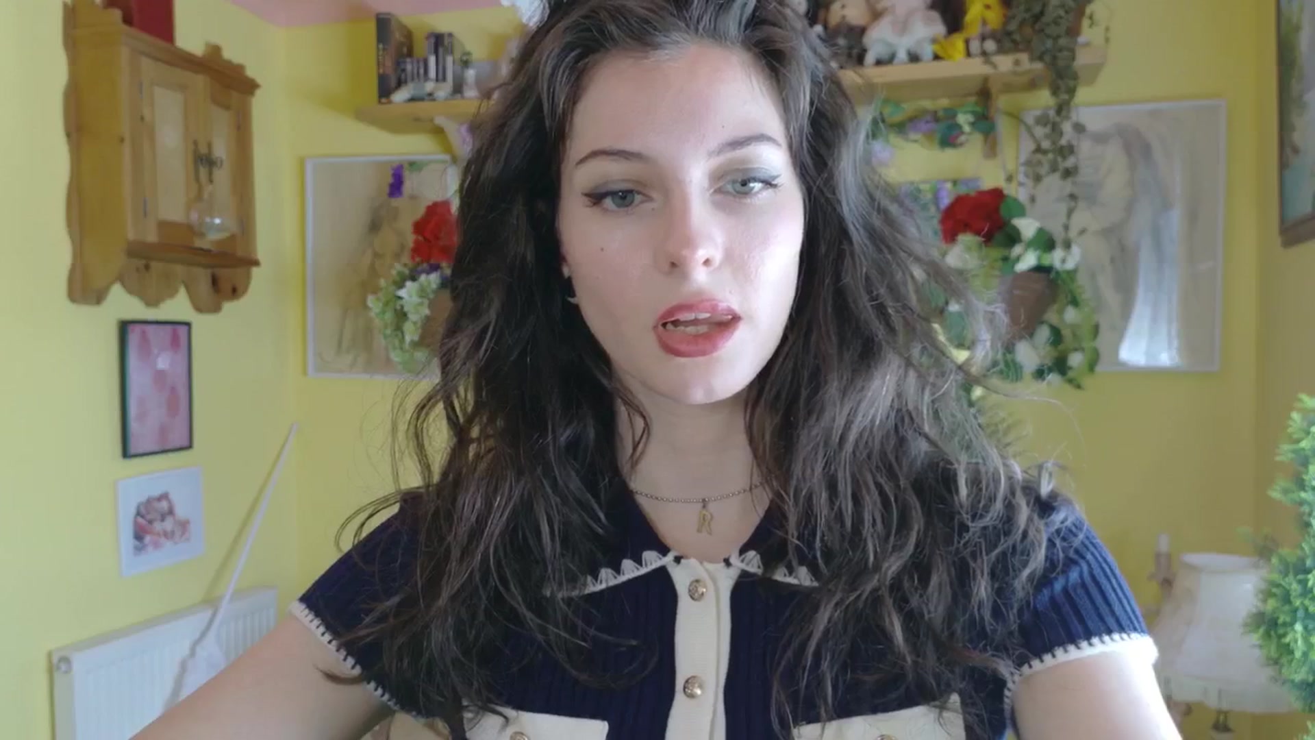 Gallery image thumbnail from porcelaincity's myfreecams stream on, 08/25/2025, 11:18 image 6 of 20