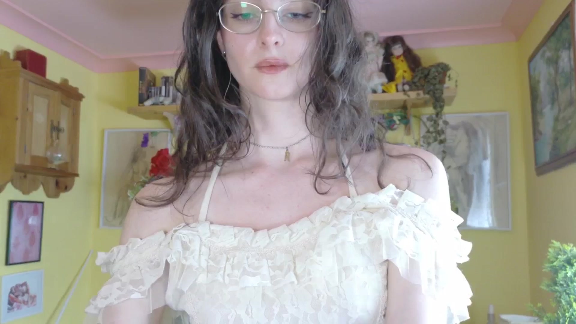Gallery image thumbnail from porcelaincity's myfreecams stream on, 08/26/2025, 14:02 image 12 of 20