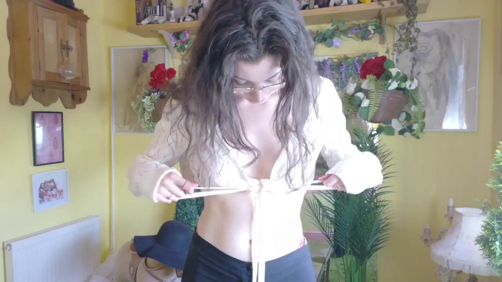 Gallery image thumbnail from porcelaincity's myfreecams stream on, 08/27/2025, 08:23 image 7 of 20