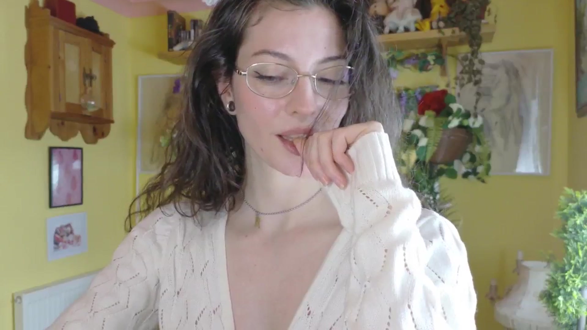Gallery image thumbnail from porcelaincity's myfreecams stream on, 08/27/2025, 09:01 image 17 of 20