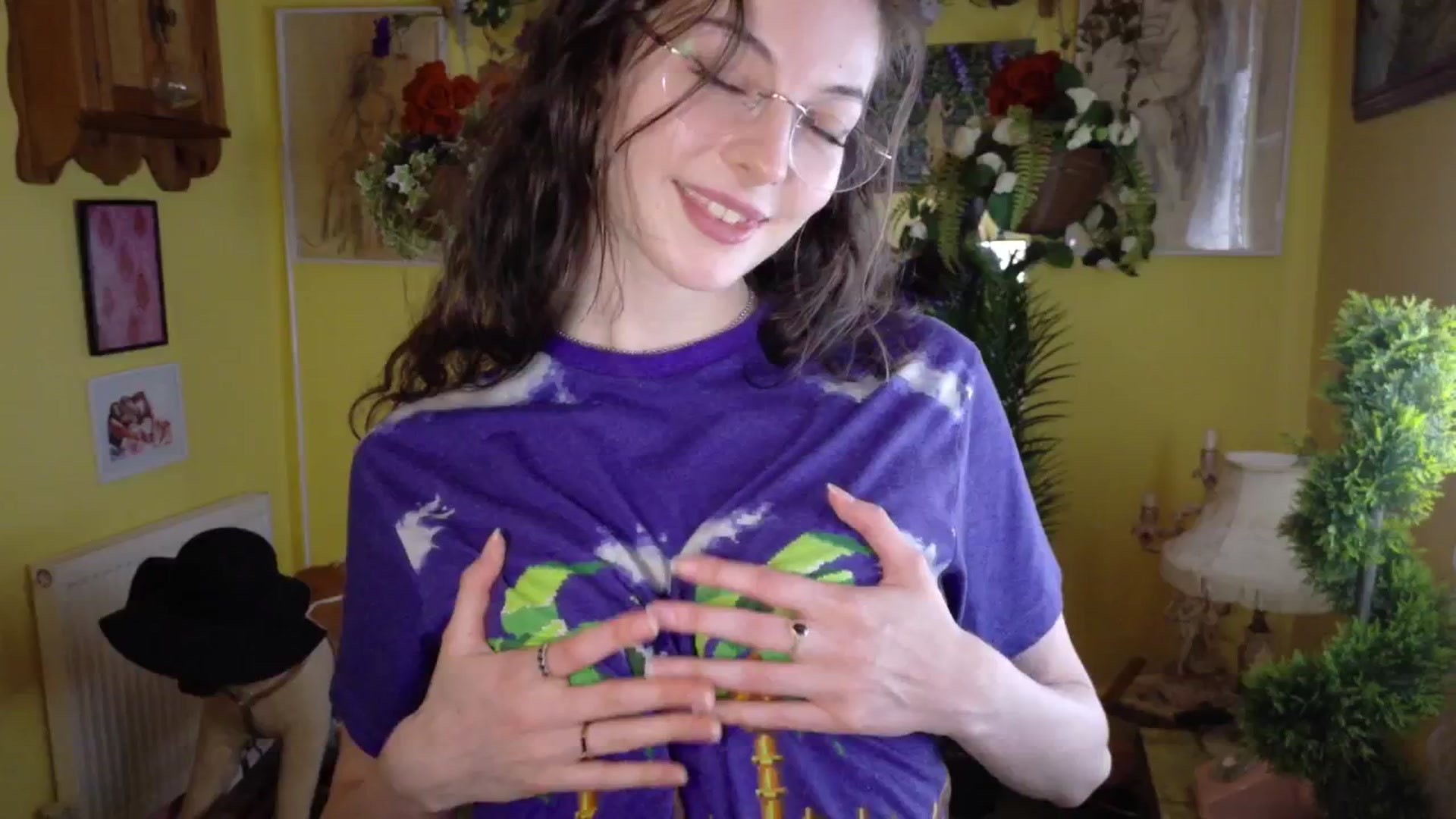 Gallery image thumbnail from porcelaincity's myfreecams stream on, 09/03/2025, 16:17 image 17 of 20