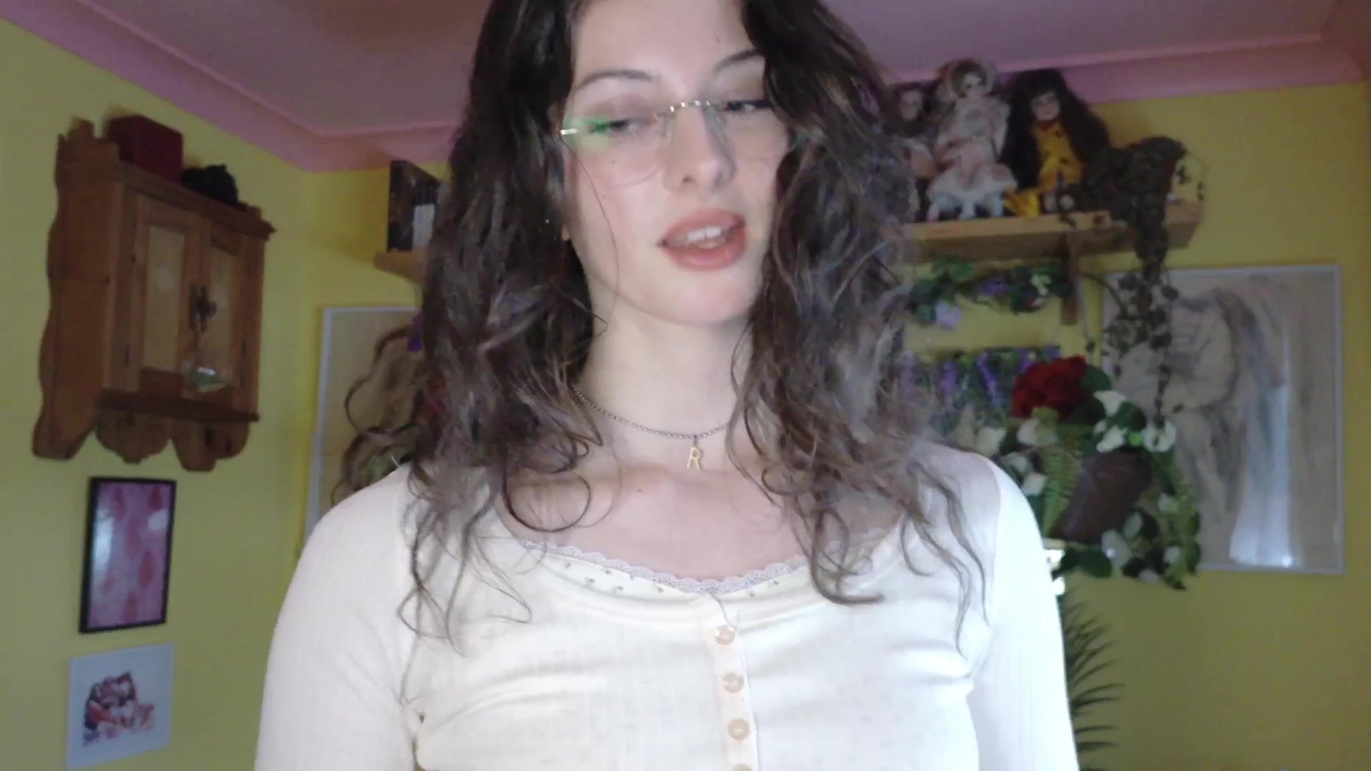 Gallery image thumbnail from porcelaincity's myfreecams stream on, 09/09/2025, 18:45 image 6 of 20