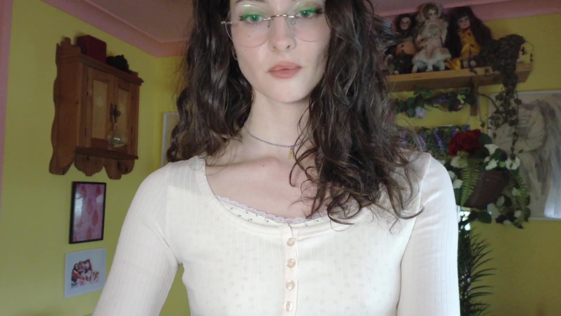 Gallery image thumbnail from porcelaincity's myfreecams stream on, 09/09/2025, 18:45 image 11 of 20