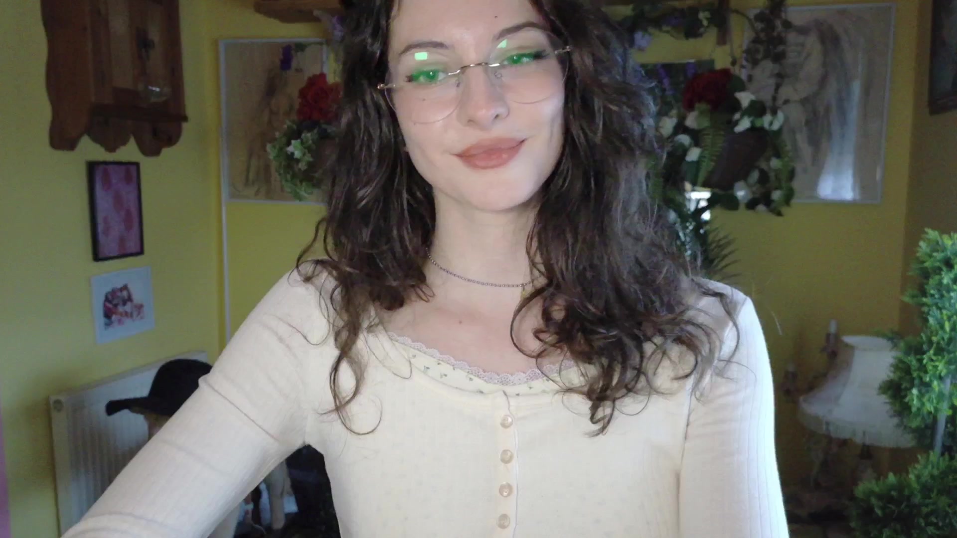 Gallery image thumbnail from porcelaincity's myfreecams stream on, 09/09/2025, 18:45 image 19 of 20