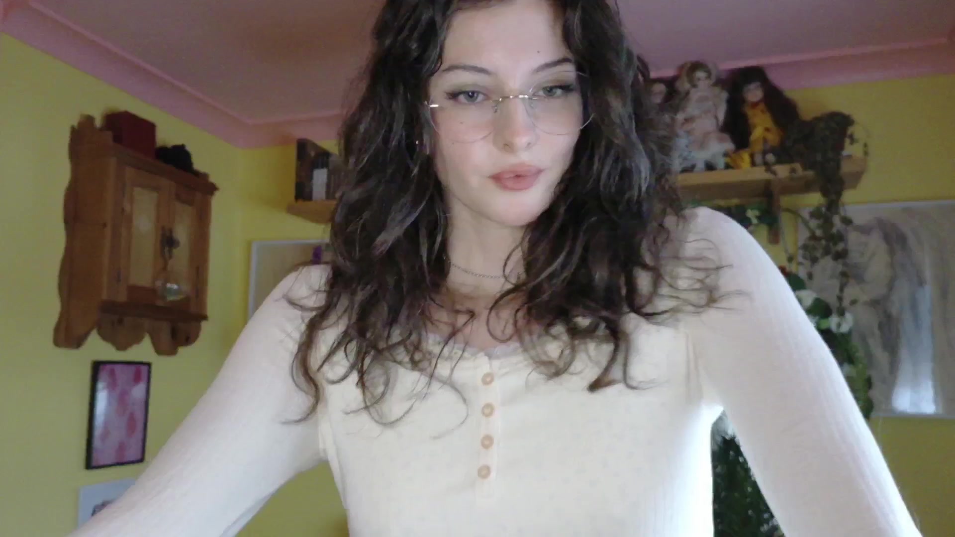 Gallery image thumbnail from porcelaincity's myfreecams stream on, 09/09/2025, 18:45 image 15 of 20