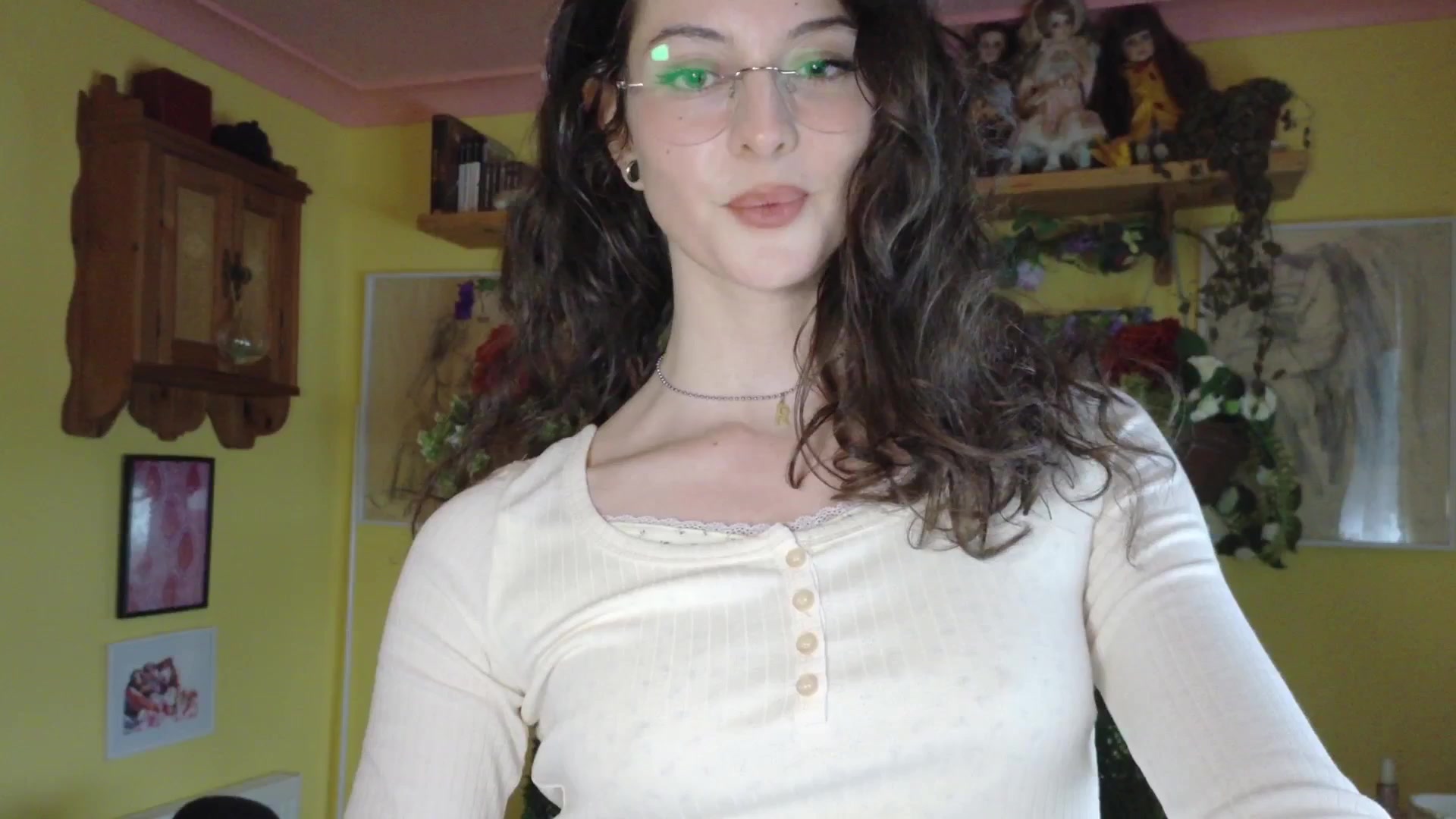 Gallery image thumbnail from porcelaincity's myfreecams stream on, 09/09/2025, 18:45 image 10 of 20