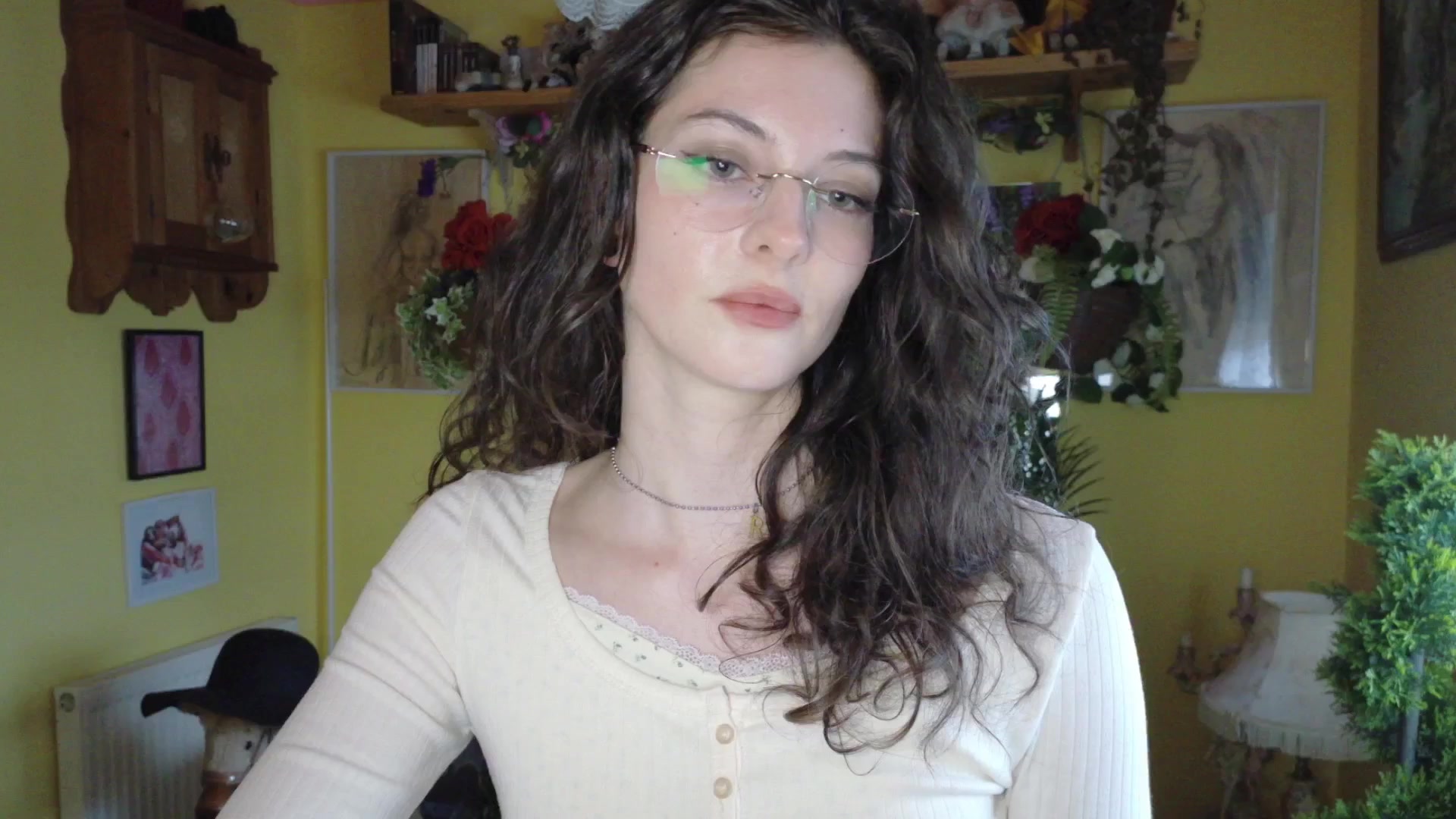 Gallery image thumbnail from porcelaincity's myfreecams stream on, 09/09/2025, 18:45 image 18 of 20