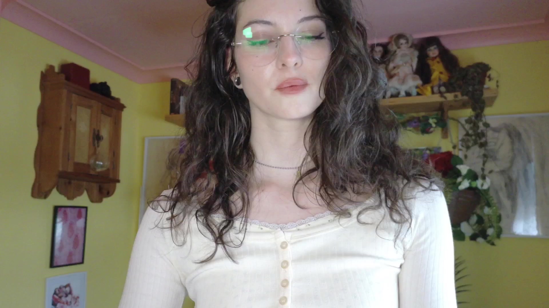 Gallery image thumbnail from porcelaincity's myfreecams stream on, 09/09/2025, 18:45 image 16 of 20