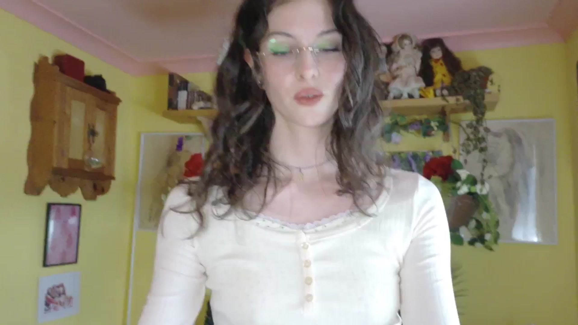 Gallery image thumbnail from porcelaincity's myfreecams stream on, 09/09/2025, 18:45 image 4 of 20