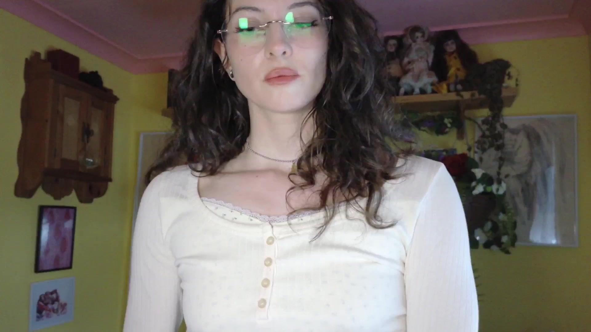 Gallery image thumbnail from porcelaincity's myfreecams stream on, 09/09/2025, 18:45 image 7 of 20