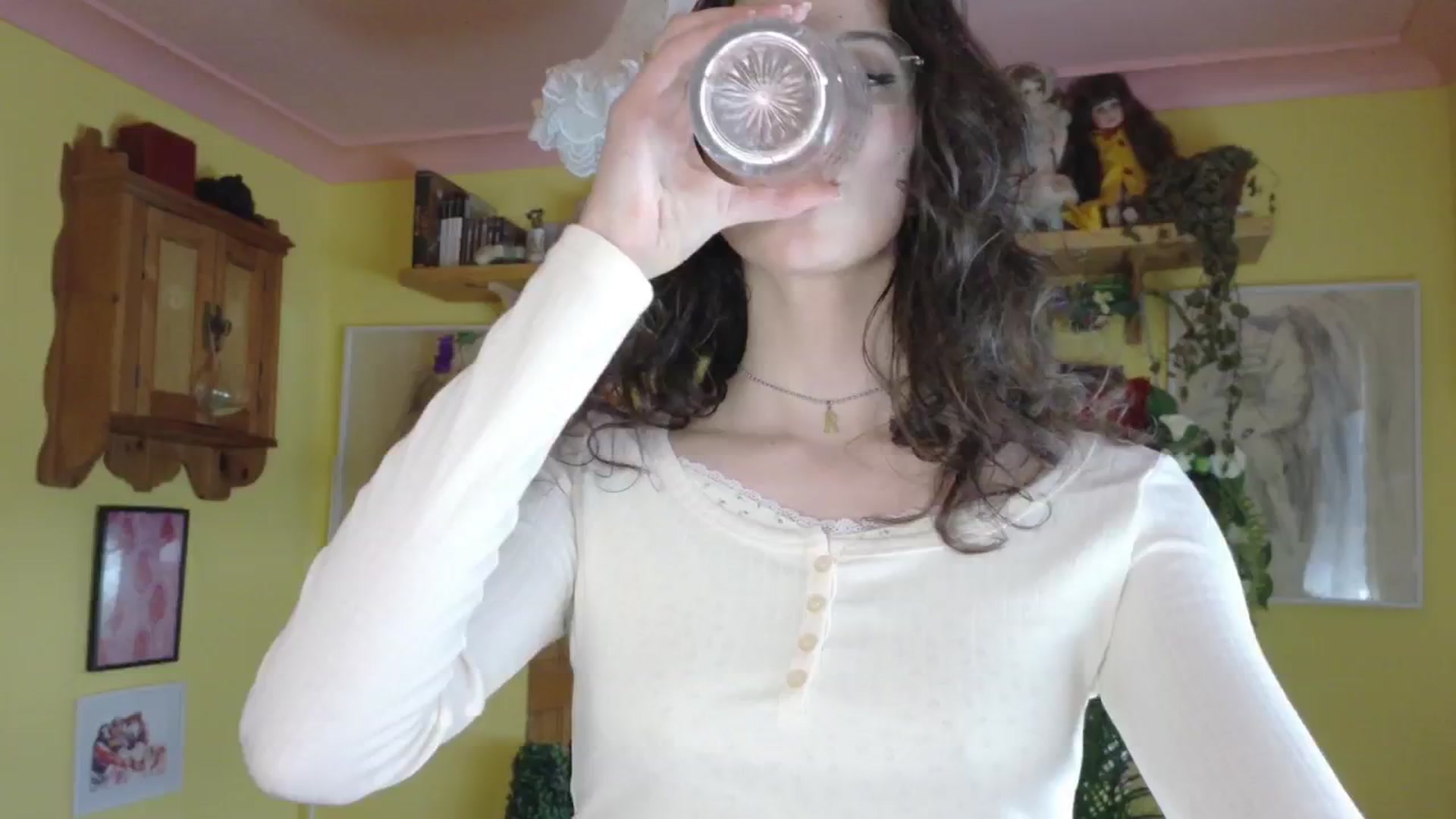 Gallery image thumbnail from porcelaincity's myfreecams stream on, 09/09/2025, 18:45 image 5 of 20