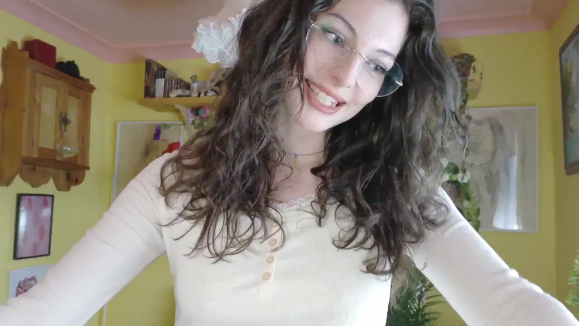 Gallery image thumbnail from porcelaincity's myfreecams stream on, 09/09/2025, 18:45 image 2 of 20