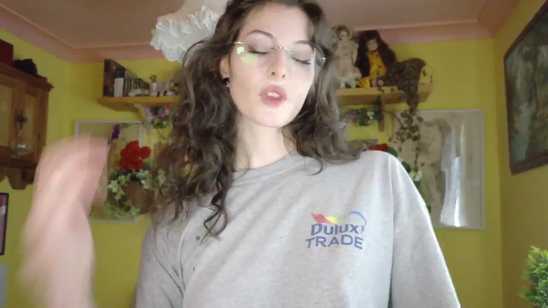 Gallery image thumbnail from porcelaincity's myfreecams stream on, 09/16/2025, 14:02 image 15 of 20