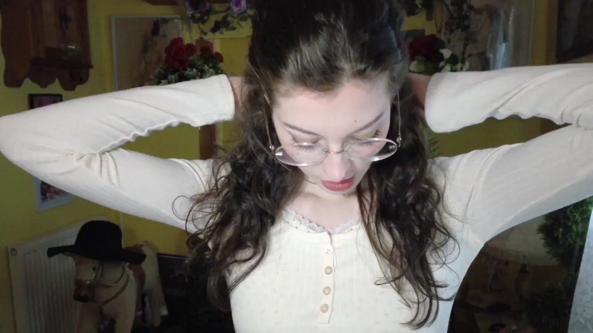 Gallery image thumbnail from porcelaincity's myfreecams stream on, 09/17/2025, 13:00 image 1 of 20