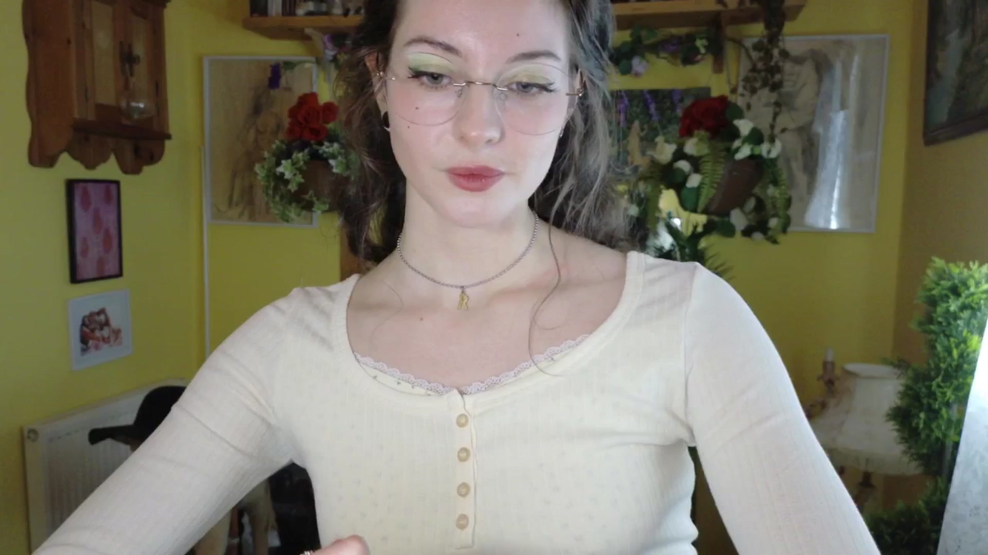 Gallery image thumbnail from porcelaincity's myfreecams stream on, 09/17/2025, 13:00 image 10 of 20
