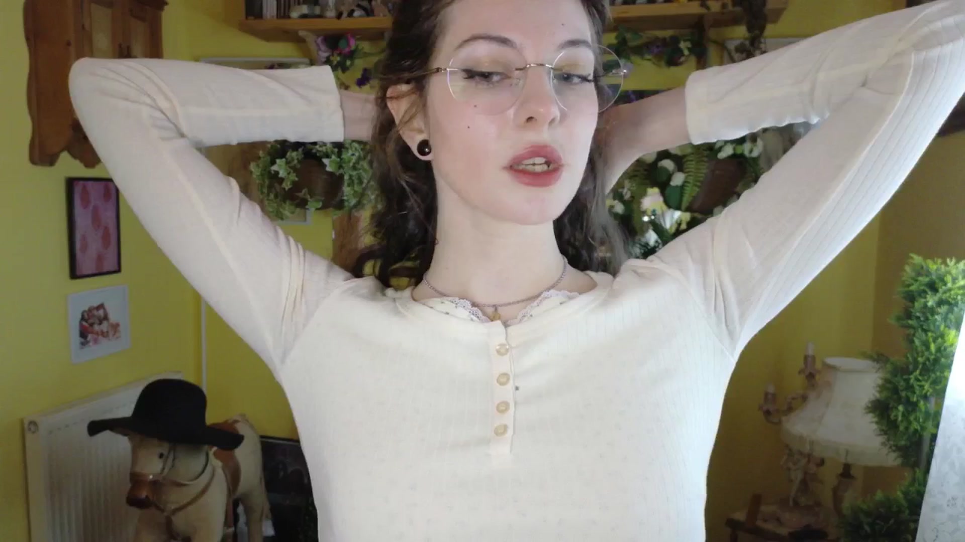 Gallery image thumbnail from porcelaincity's myfreecams stream on, 09/17/2025, 13:00 image 6 of 20