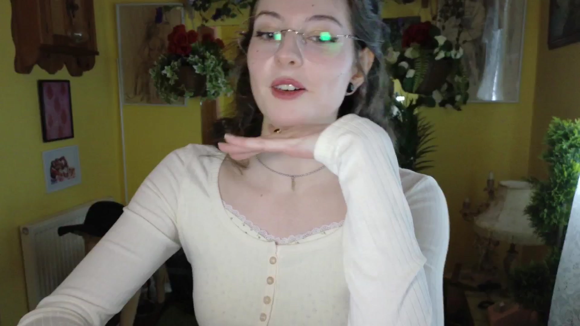 Gallery image thumbnail from porcelaincity's myfreecams stream on, 09/17/2025, 13:00 image 14 of 20
