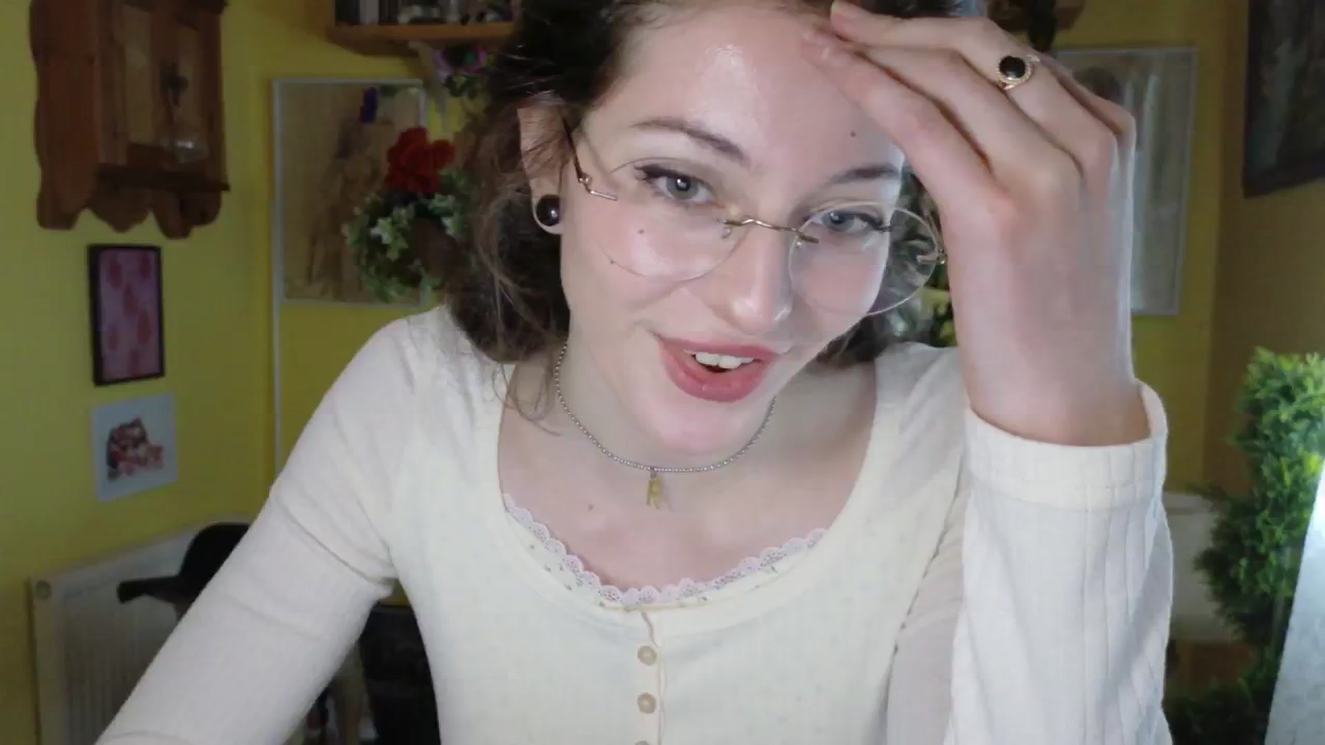 Gallery image thumbnail from porcelaincity's myfreecams stream on, 09/17/2025, 13:00 image 13 of 20
