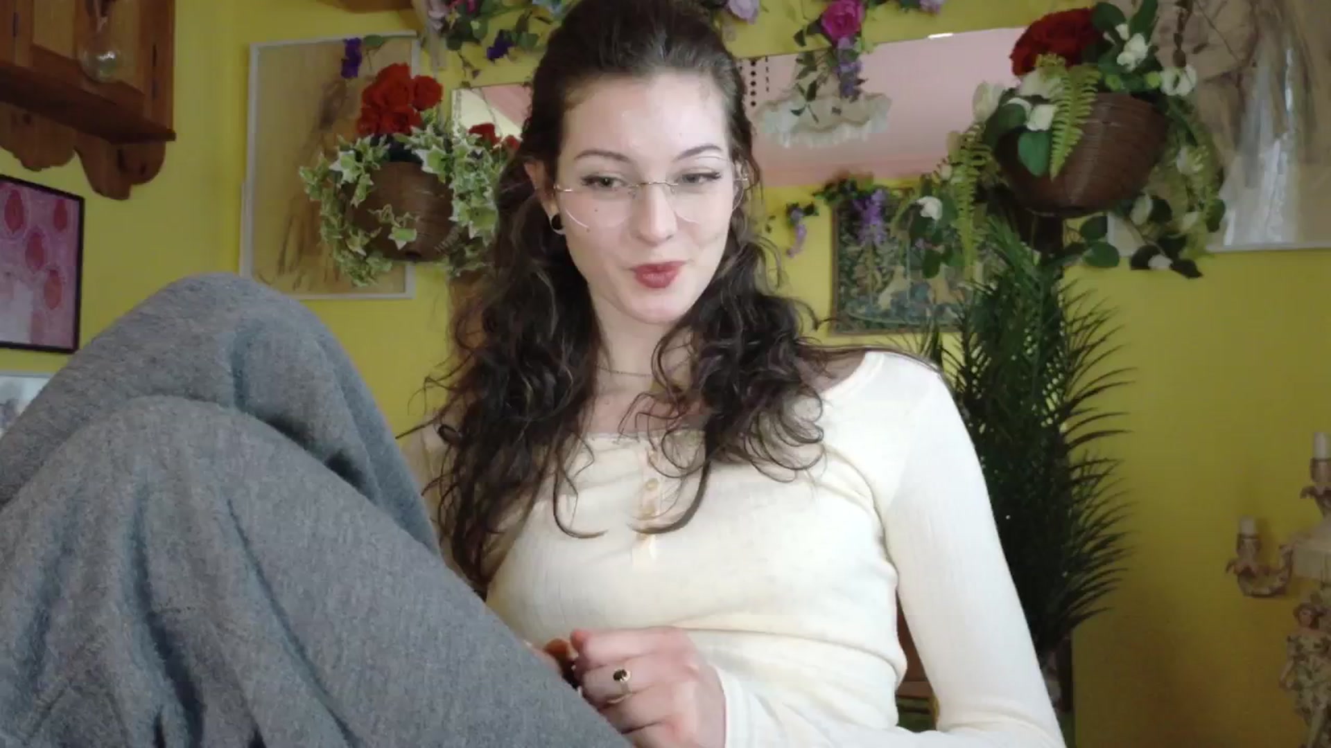 Gallery image thumbnail from porcelaincity's myfreecams stream on, 09/17/2025, 14:00 image 12 of 20