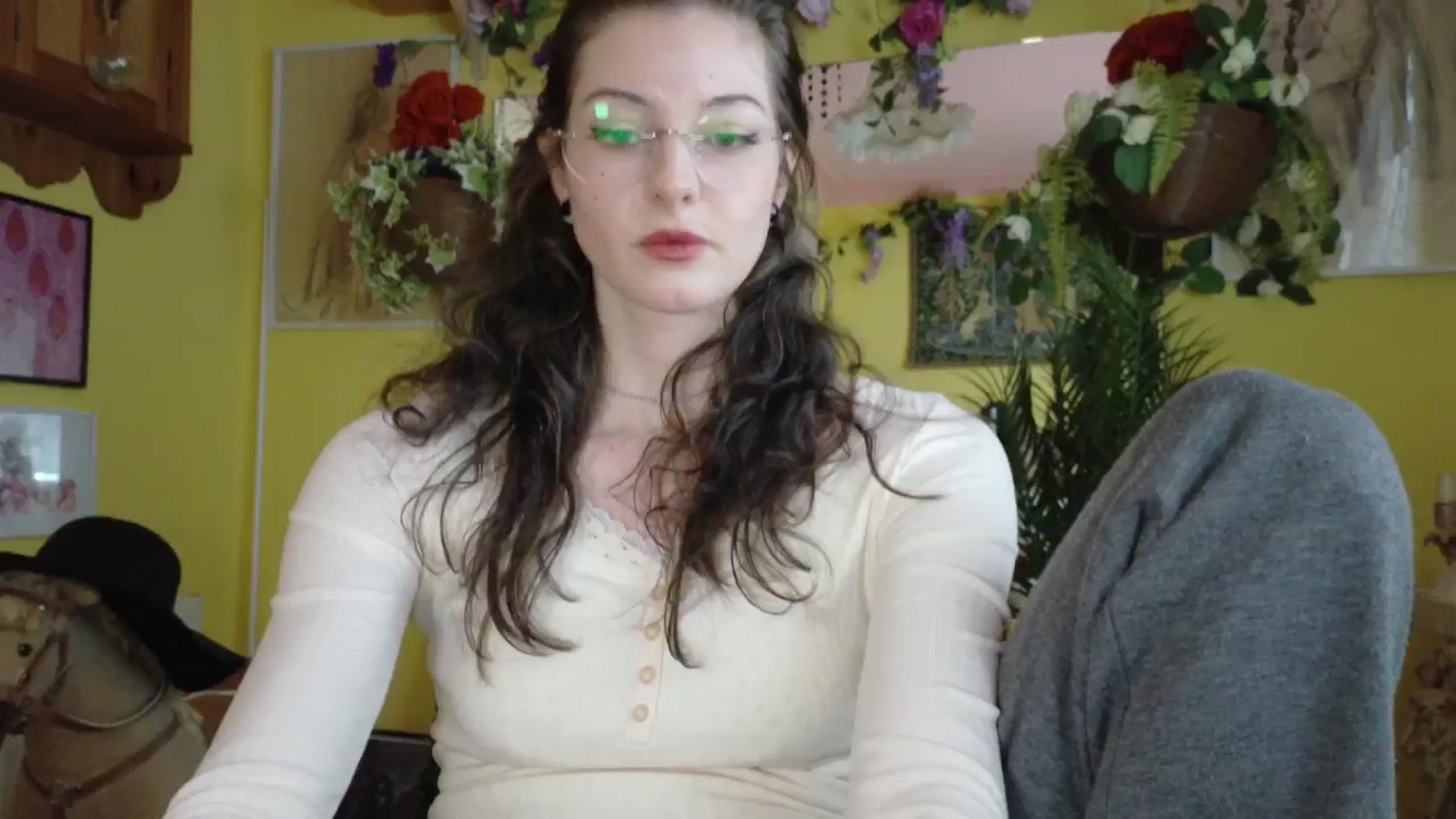 Gallery image thumbnail from porcelaincity's myfreecams stream on, 09/17/2025, 14:00 image 14 of 20
