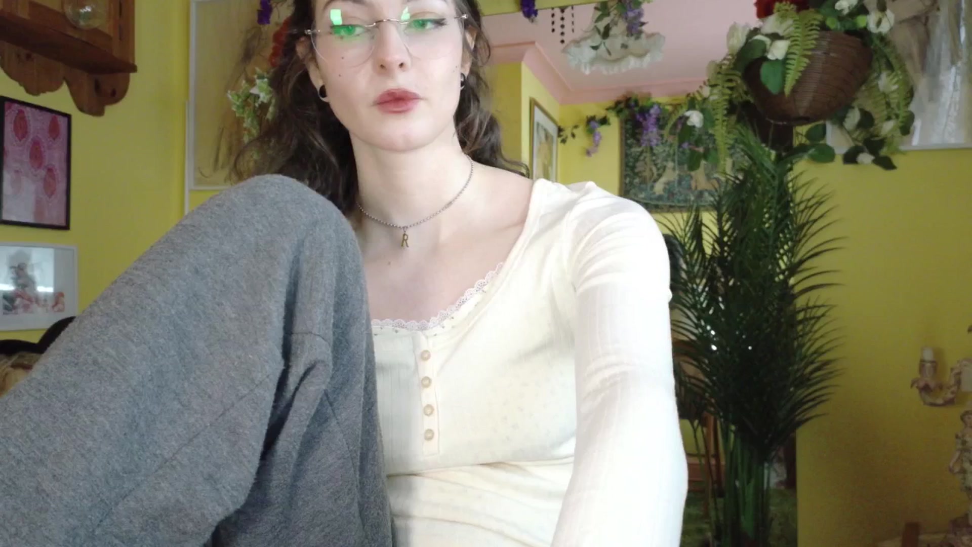 Gallery image thumbnail from porcelaincity's myfreecams stream on, 09/17/2025, 14:00 image 17 of 20