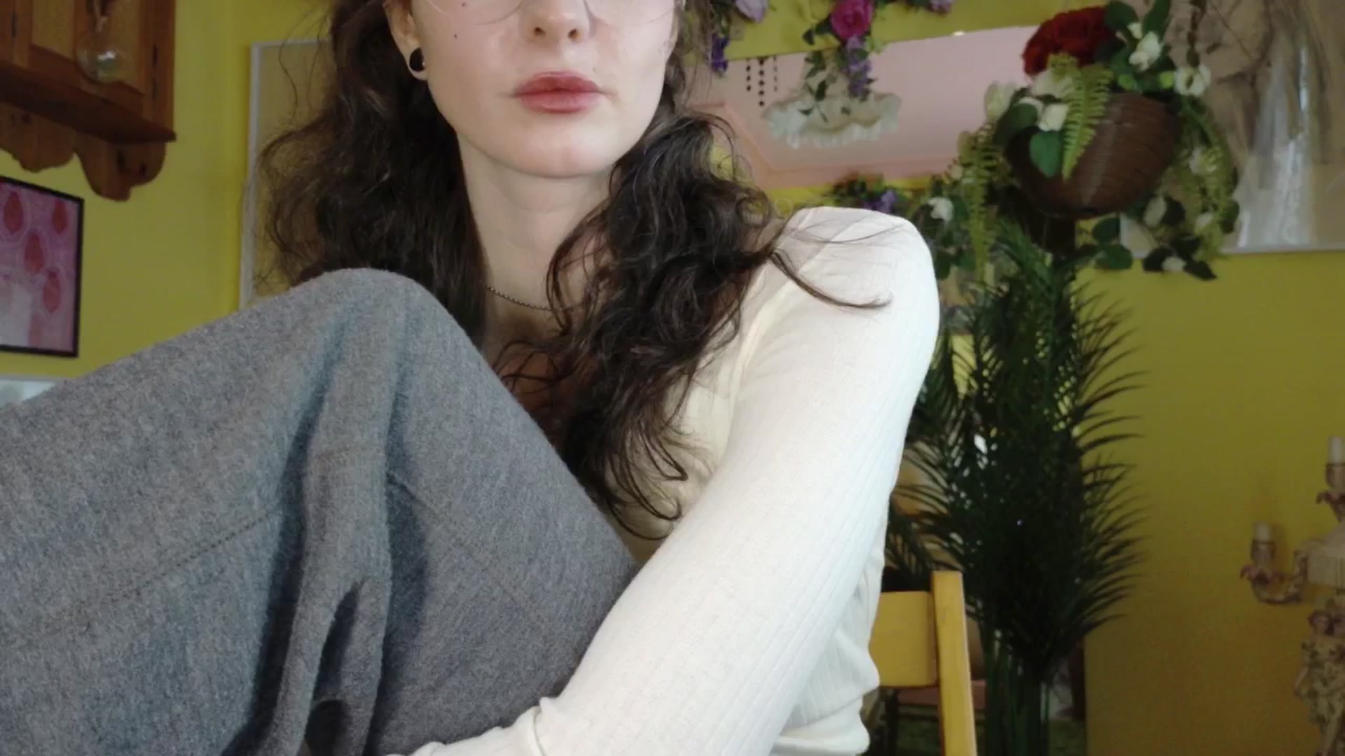 Gallery image thumbnail from porcelaincity's myfreecams stream on, 09/17/2025, 14:00 image 13 of 20