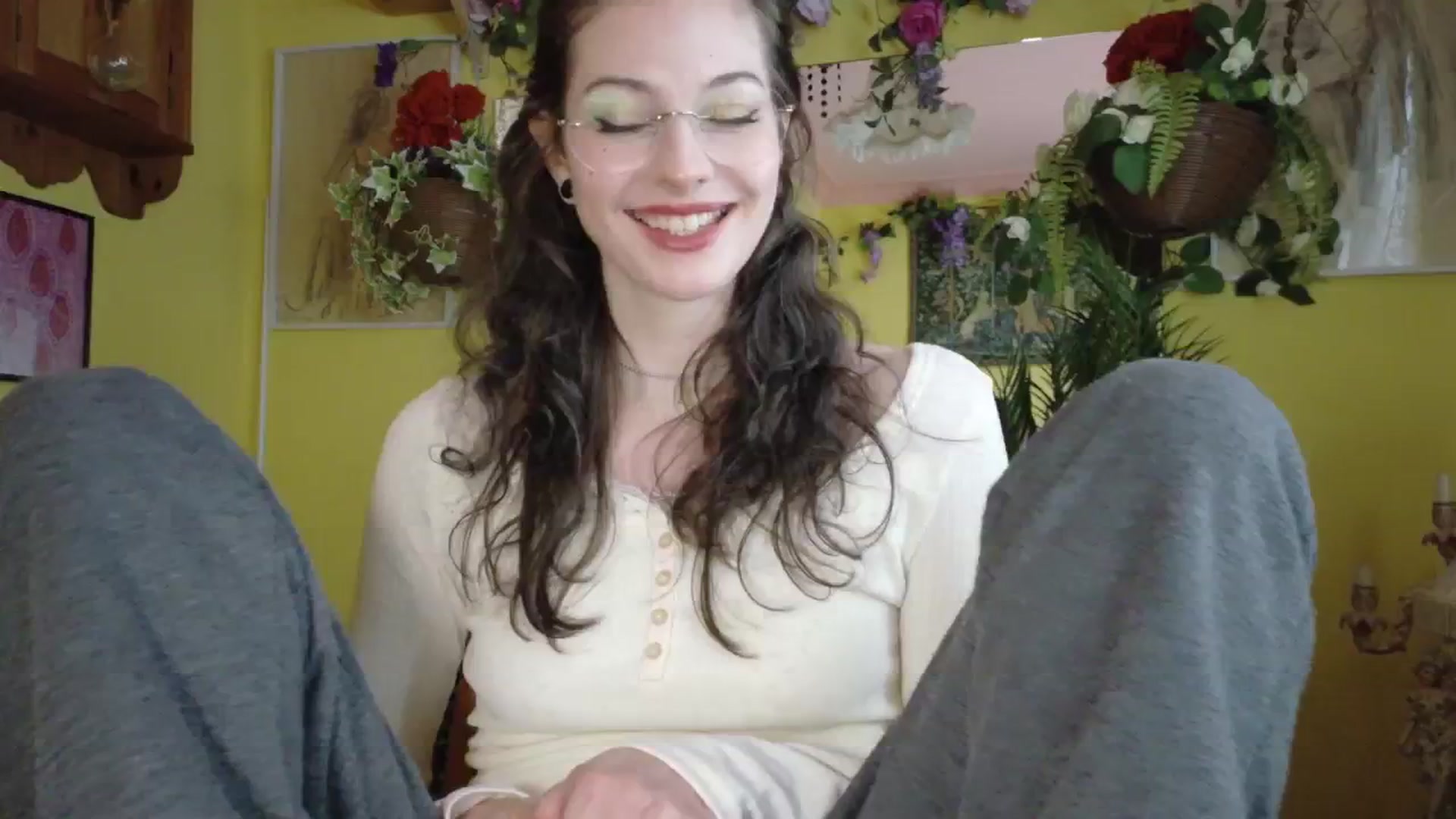Gallery image thumbnail from porcelaincity's myfreecams stream on, 09/17/2025, 14:00 image 15 of 20