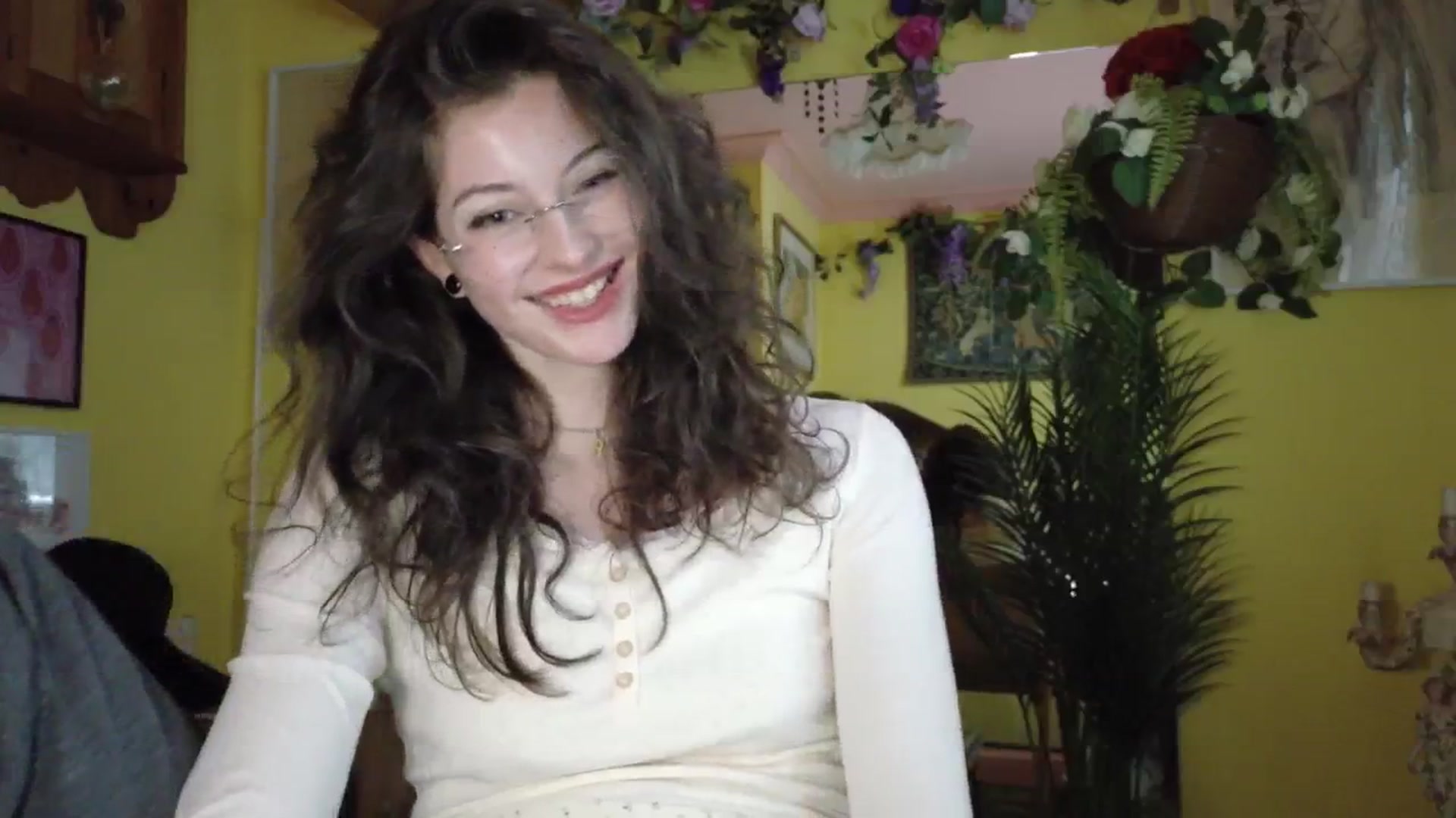 Gallery image thumbnail from porcelaincity's myfreecams stream on, 09/17/2025, 14:46 image 9 of 20