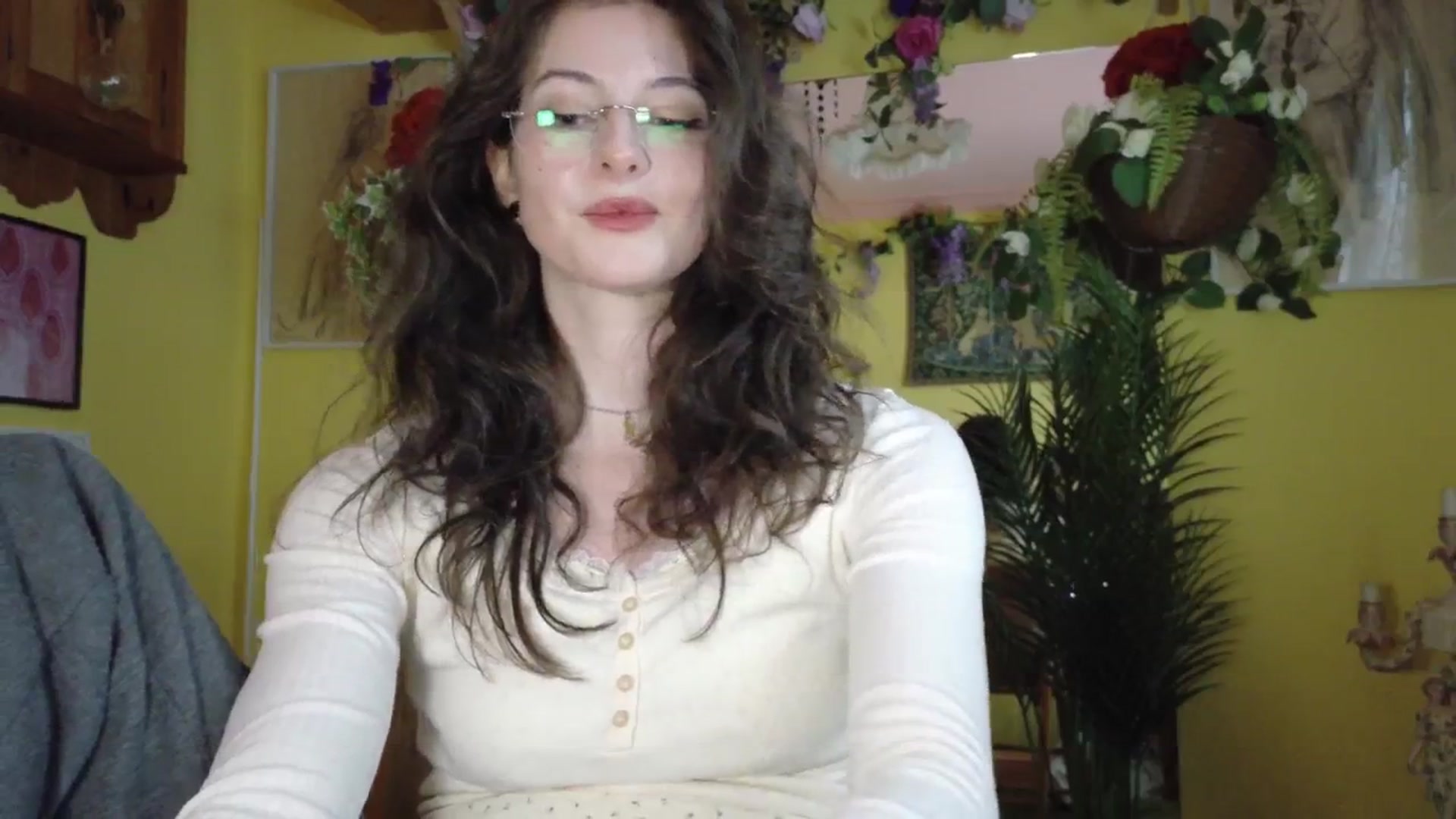 Gallery image thumbnail from porcelaincity's myfreecams stream on, 09/17/2025, 14:46 image 14 of 20