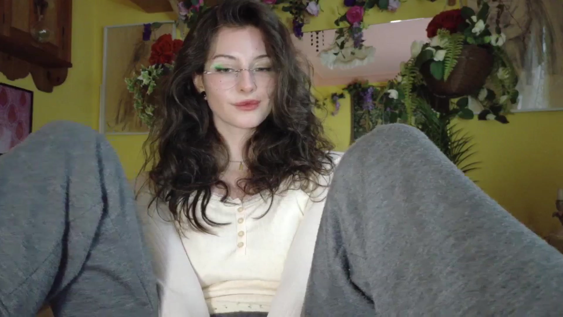 Gallery image thumbnail from porcelaincity's myfreecams stream on, 09/17/2025, 14:46 image 16 of 20