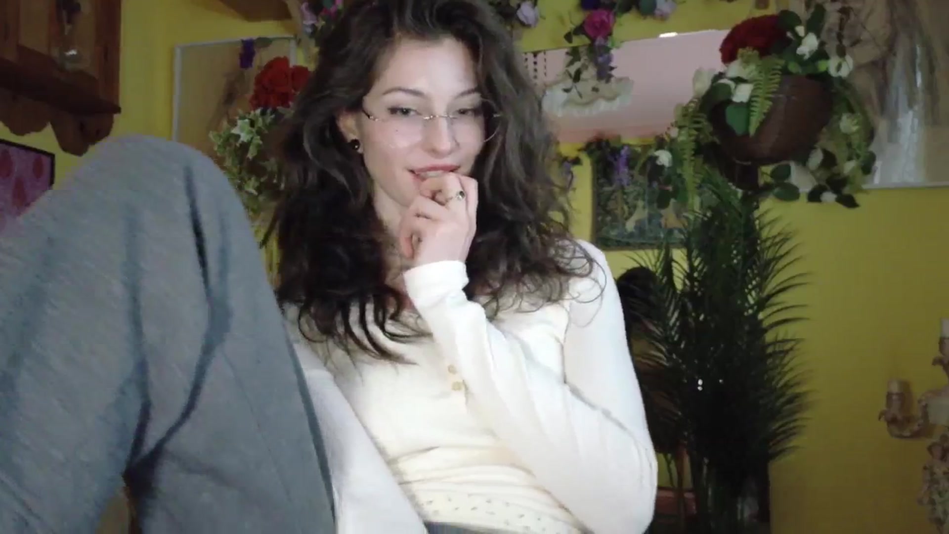 Gallery image thumbnail from porcelaincity's myfreecams stream on, 09/17/2025, 14:46 image 8 of 20
