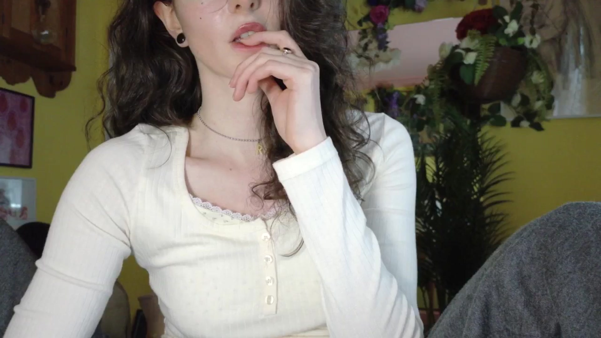 Gallery image thumbnail from porcelaincity's myfreecams stream on, 09/17/2025, 14:46 image 19 of 20