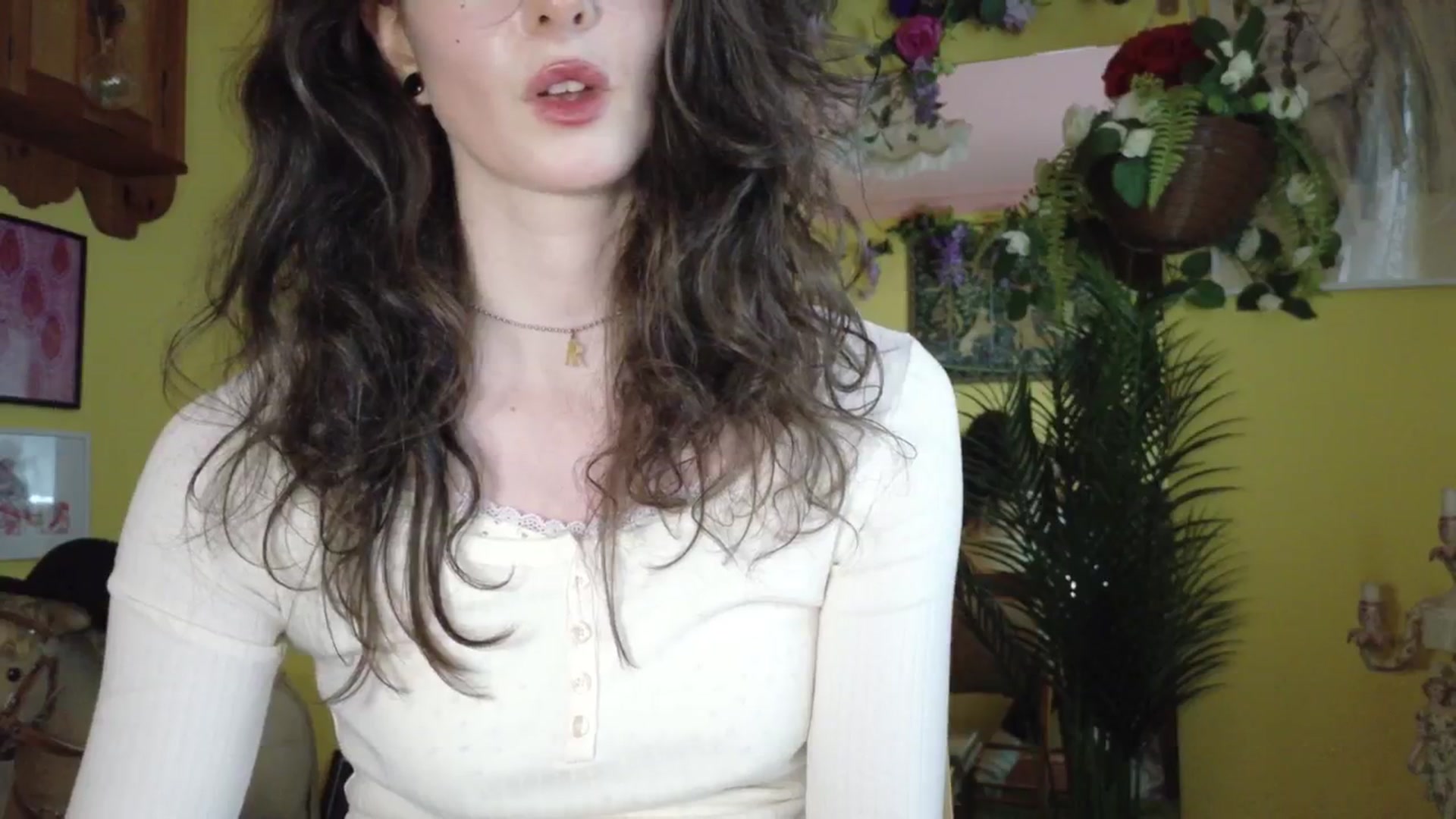 Gallery image thumbnail from porcelaincity's myfreecams stream on, 09/17/2025, 14:46 image 7 of 20