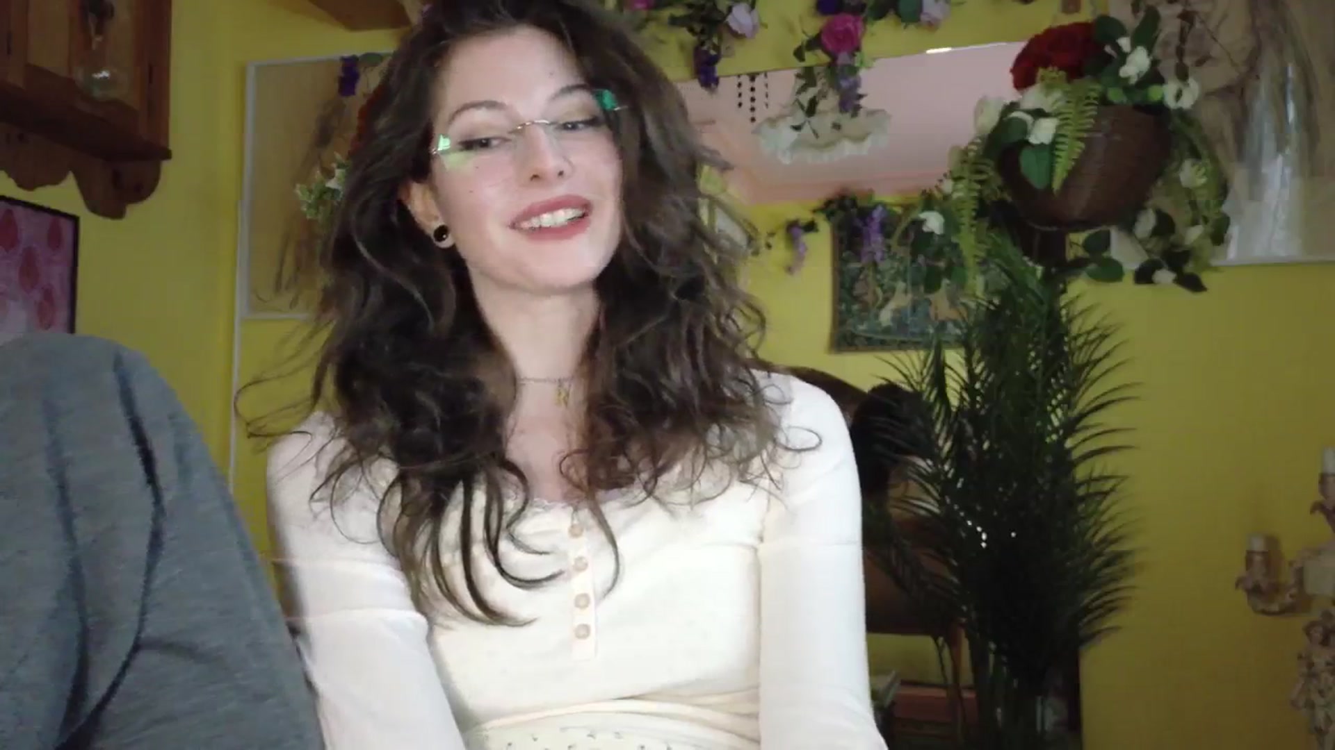 Gallery image thumbnail from porcelaincity's myfreecams stream on, 09/17/2025, 14:46 image 10 of 20