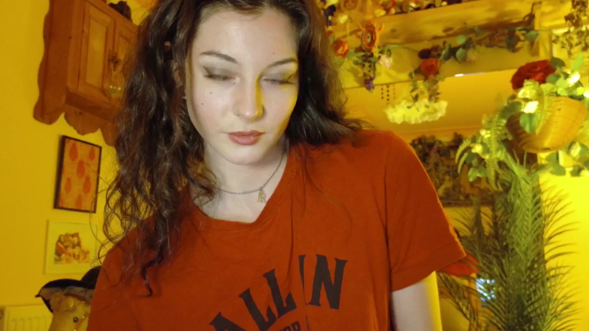 Gallery image thumbnail from porcelaincity's myfreecams stream on, 09/18/2025, 19:51 image 10 of 20