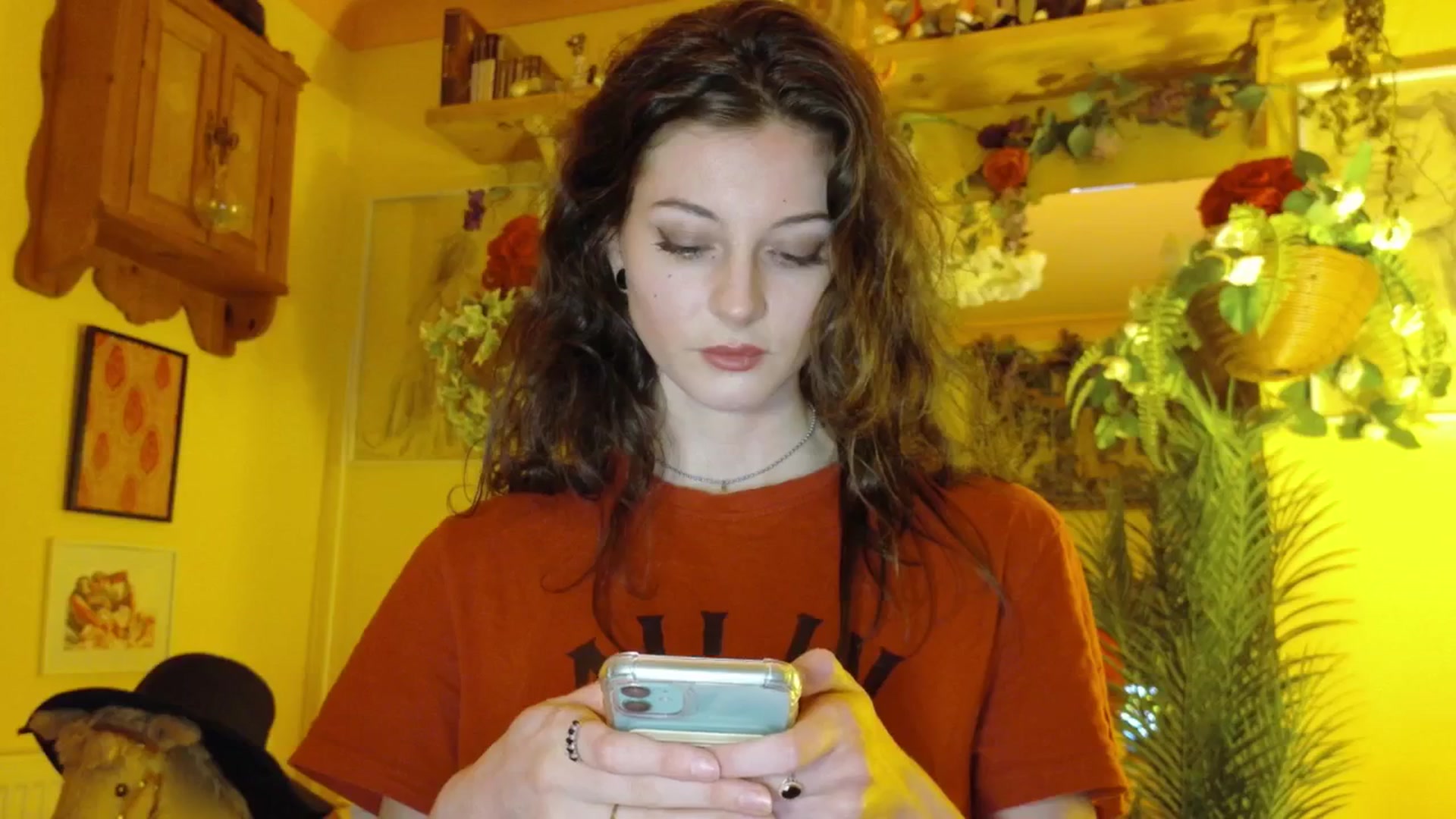 Gallery image thumbnail from porcelaincity's myfreecams stream on, 09/18/2025, 19:51 image 3 of 20