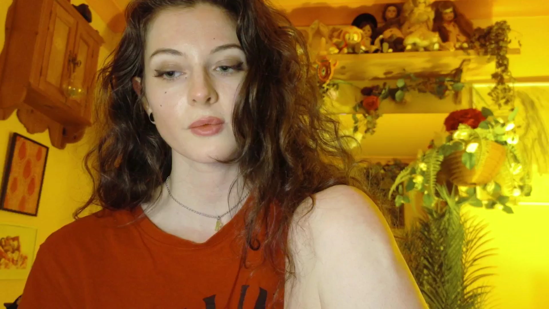 Gallery image thumbnail from porcelaincity's myfreecams stream on, 09/18/2025, 21:03 image 5 of 20