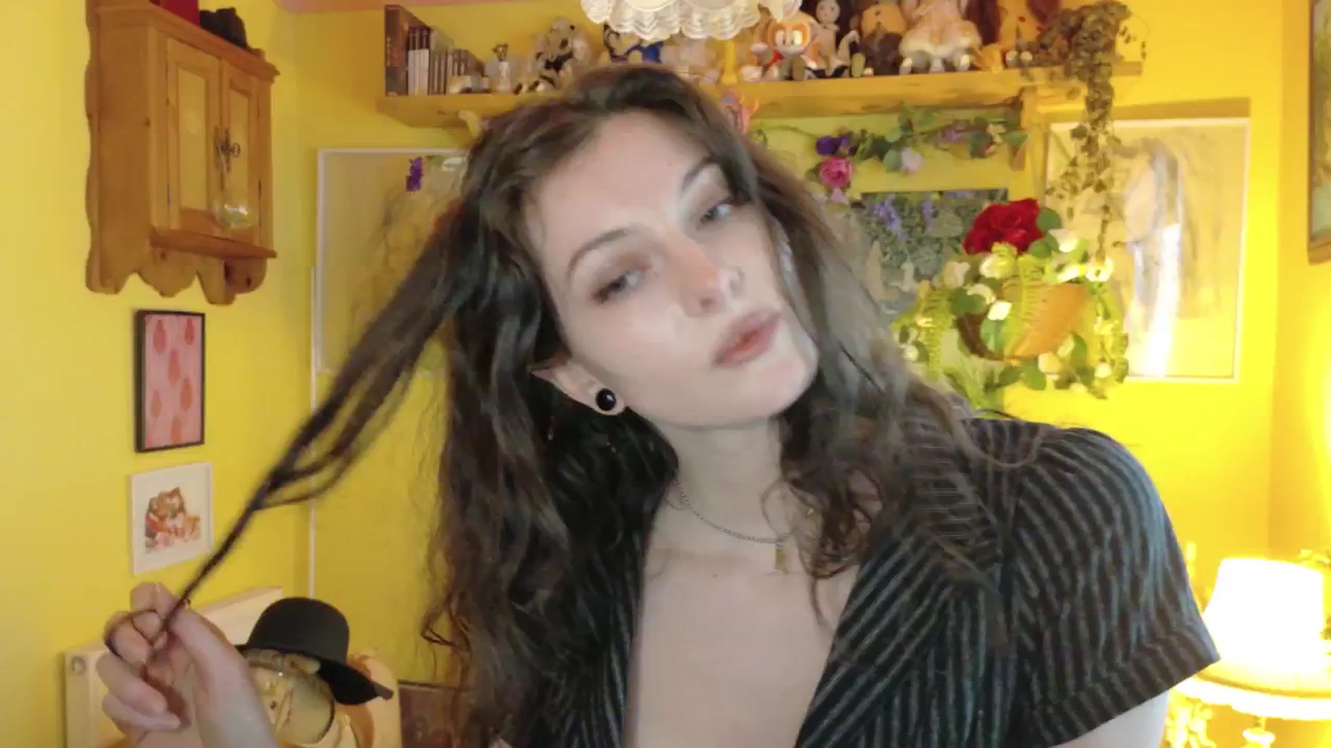 Gallery image thumbnail from porcelaincity's myfreecams stream on, 09/22/2025, 12:34 image 15 of 20