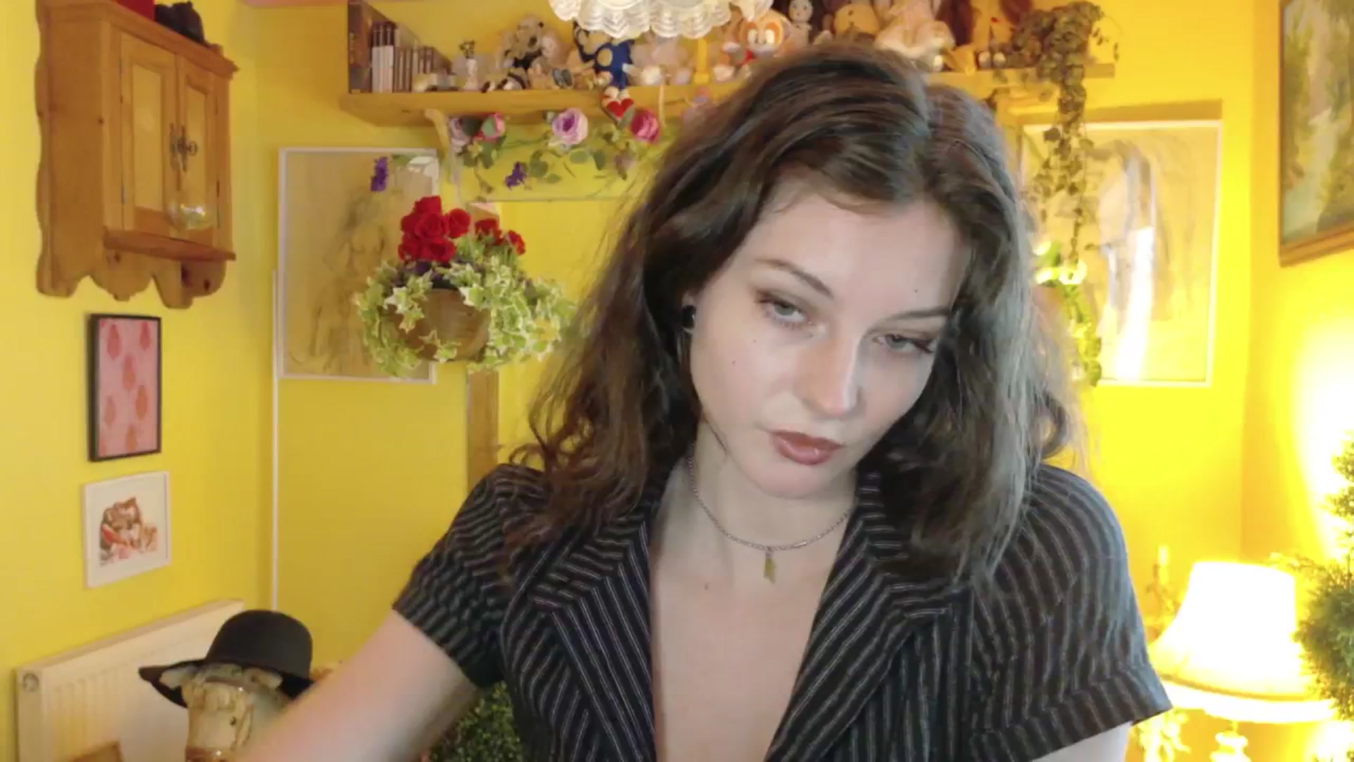 Gallery image thumbnail from porcelaincity's myfreecams stream on, 09/22/2025, 12:34 image 17 of 20
